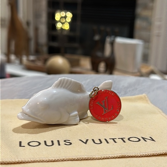 🪸🟡 Authentic Louis Vuitton Charm, Bright Coral w/Gold-Tone Lettering 🟡🪸 - Picture 1 of 7